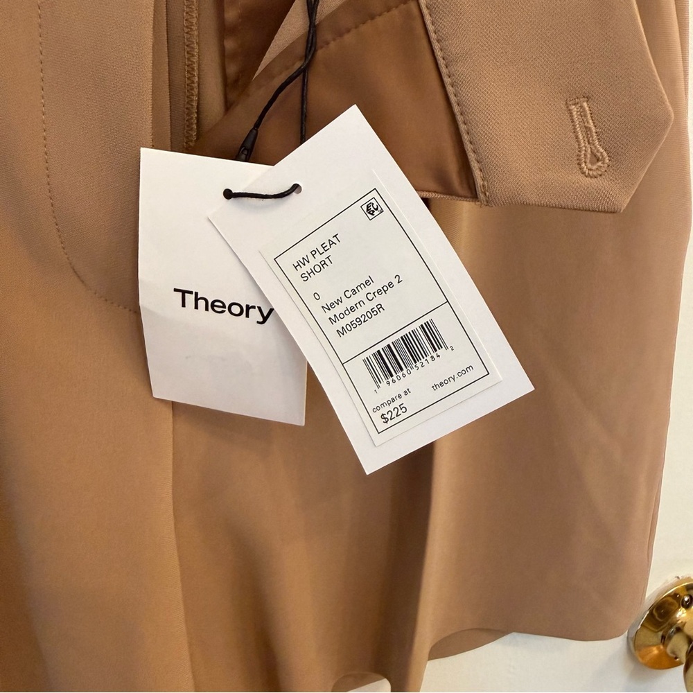 Theory High Waist Pleat Short - Picture 4 of 5